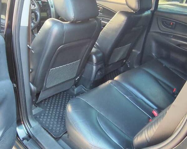 Черный Хендай Туксон, объемом двигателя 1.98 л и пробегом 330 тыс. км за 8200 $, фото 2 на Automoto.ua