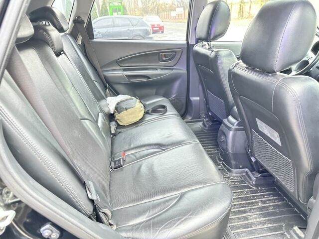 Чорний Хендай Туксон, об'ємом двигуна 2.7 л та пробігом 294 тис. км за 9950 $, фото 7 на Automoto.ua