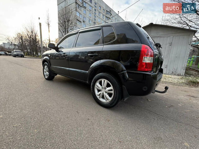 Черный Хендай Туксон, объемом двигателя 1.98 л и пробегом 196 тыс. км за 7999 $, фото 4 на Automoto.ua