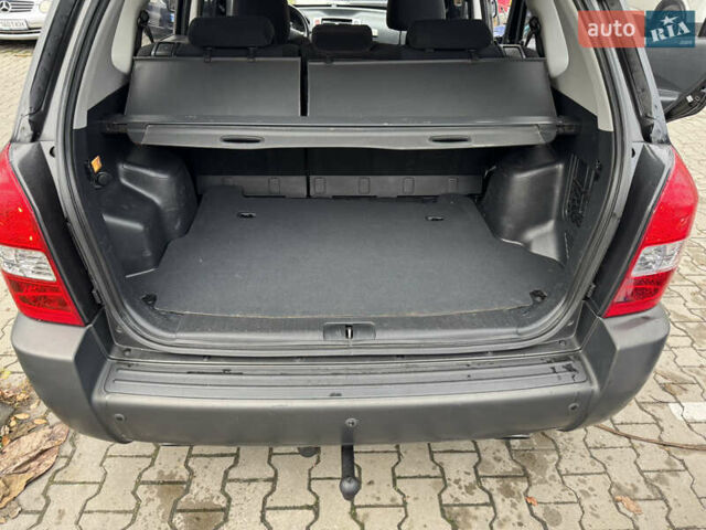 Черный Хендай Туксон, объемом двигателя 2 л и пробегом 157 тыс. км за 8900 $, фото 38 на Automoto.ua