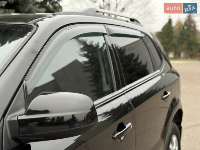 Черный Хендай Туксон, объемом двигателя 1.99 л и пробегом 240 тыс. км за 7200 $, фото 6 на Automoto.ua