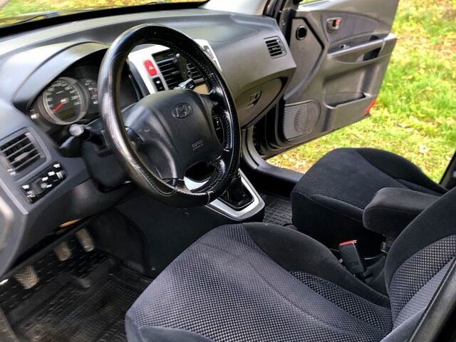 Черный Хендай Туксон, объемом двигателя 2 л и пробегом 220 тыс. км за 8000 $, фото 6 на Automoto.ua