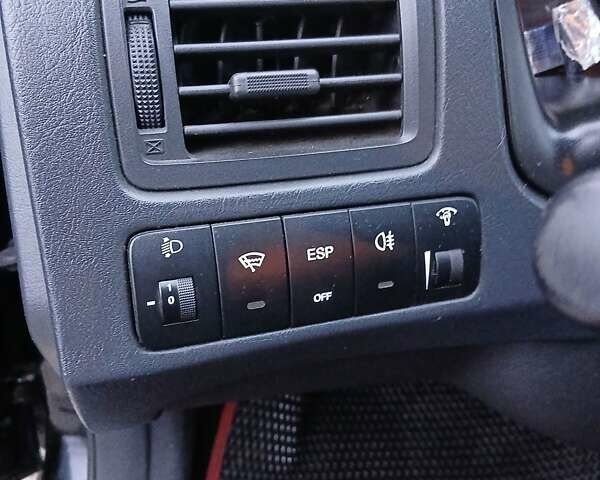 Черный Хендай Туксон, объемом двигателя 2 л и пробегом 230 тыс. км за 8000 $, фото 4 на Automoto.ua