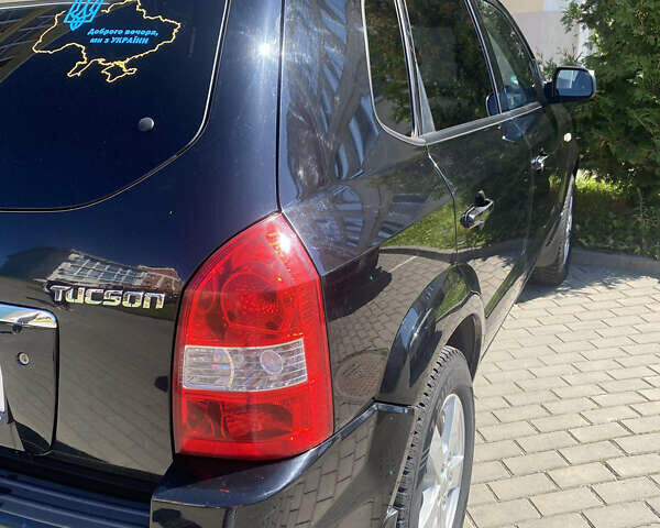 Чорний Хендай Туксон, об'ємом двигуна 1.99 л та пробігом 230 тис. км за 8000 $, фото 4 на Automoto.ua