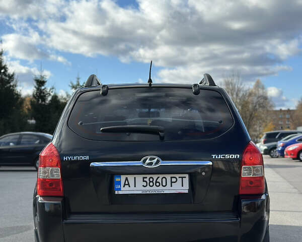 Черный Хендай Туксон, объемом двигателя 2 л и пробегом 300 тыс. км за 8300 $, фото 10 на Automoto.ua