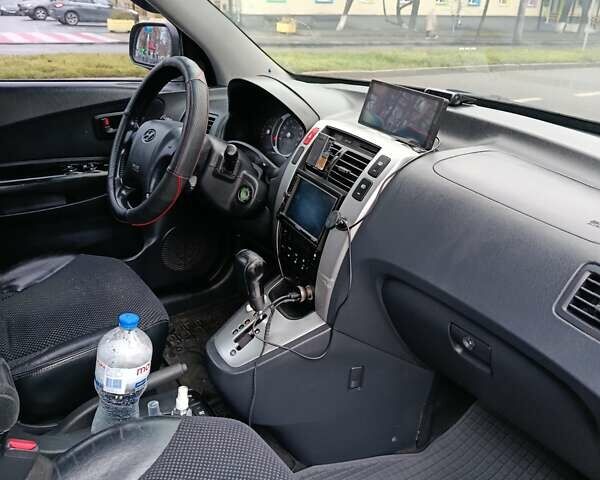 Чорний Хендай Туксон, об'ємом двигуна 1.98 л та пробігом 271 тис. км за 9200 $, фото 3 на Automoto.ua