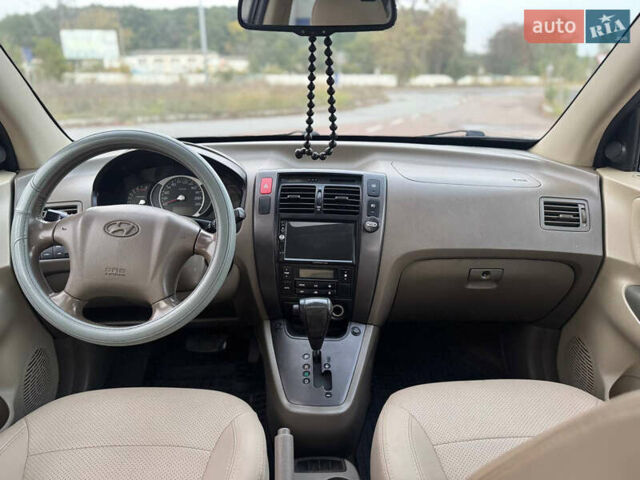 Черный Хендай Туксон, объемом двигателя 2 л и пробегом 361 тыс. км за 6499 $, фото 3 на Automoto.ua