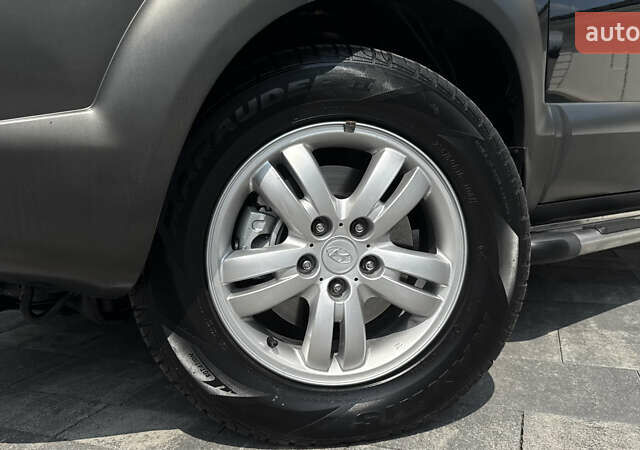 Черный Хендай Туксон, объемом двигателя 2 л и пробегом 67 тыс. км за 9999 $, фото 15 на Automoto.ua