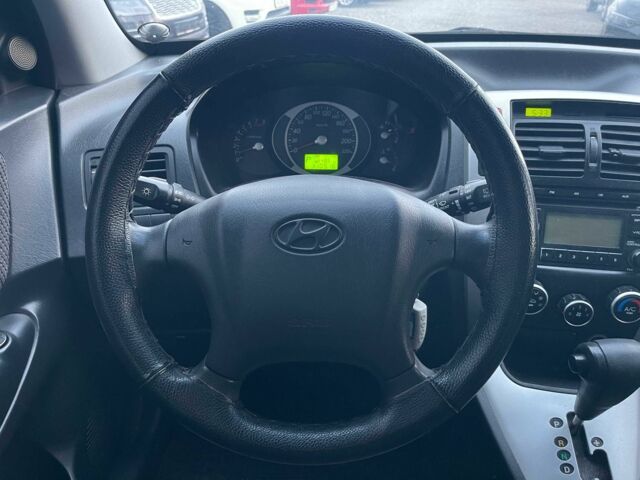 Чорний Хендай Туксон, об'ємом двигуна 2 л та пробігом 110 тис. км за 8750 $, фото 16 на Automoto.ua