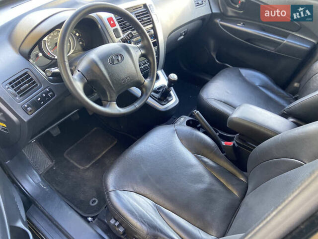 Хендай Туксон 2008 у Рівному на Automoto.ua Чорний Хендай Туксон, об'ємом двигуна 2 л та пробігом 165 тис. км за 7800 $, фото 6 на Automoto.ua