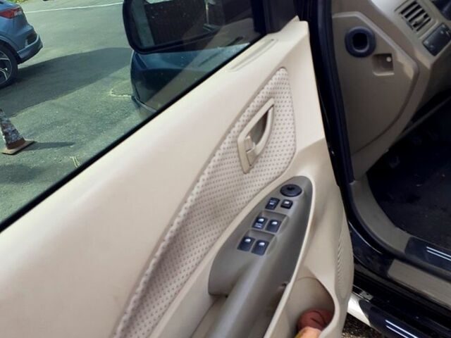 Черный Хендай Туксон, объемом двигателя 2 л и пробегом 240 тыс. км за 7500 $, фото 12 на Automoto.ua