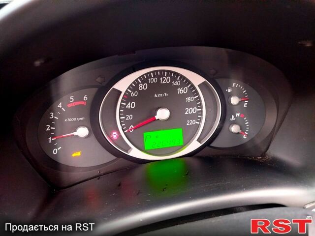 Чорний Хендай Туксон, об'ємом двигуна 2 л та пробігом 226 тис. км за 4720 $, фото 4 на Automoto.ua