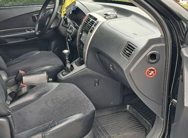 Черный Хендай Туксон, объемом двигателя 2 л и пробегом 270 тыс. км за 8300 $, фото 6 на Automoto.ua