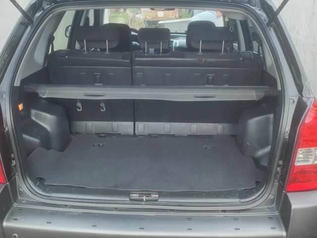 Чорний Хендай Туксон, об'ємом двигуна 2 л та пробігом 214 тис. км за 6000 $, фото 1 на Automoto.ua