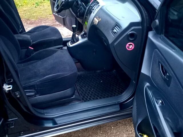 Черный Хендай Туксон, объемом двигателя 2 л и пробегом 0 тыс. км за 7800 $, фото 4 на Automoto.ua