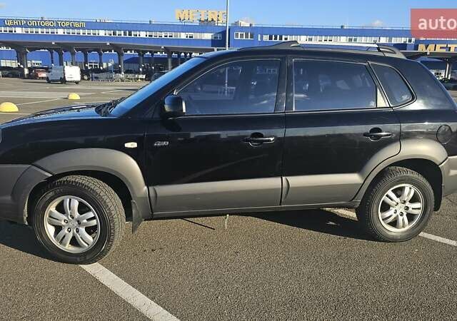 Чорний Хендай Туксон, об'ємом двигуна 1.98 л та пробігом 212 тис. км за 7766 $, фото 1 на Automoto.ua