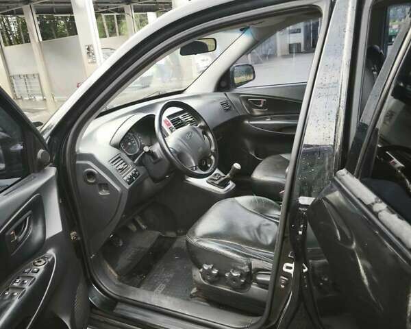 Черный Хендай Туксон, объемом двигателя 1.98 л и пробегом 189 тыс. км за 7800 $, фото 20 на Automoto.ua