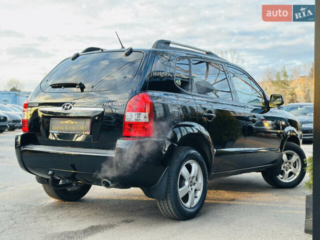 Чорний Хендай Туксон, об'ємом двигуна 2 л та пробігом 186 тис. км за 8300 $, фото 1 на Automoto.ua