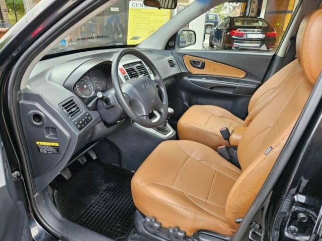 Черный Хендай Туксон, объемом двигателя 2 л и пробегом 287 тыс. км за 2400 $, фото 4 на Automoto.ua