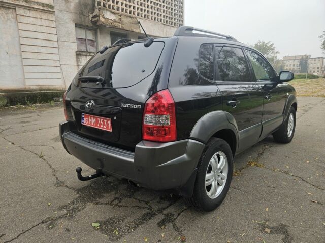 Чорний Хендай Туксон, об'ємом двигуна 2 л та пробігом 186 тис. км за 8300 $, фото 6 на Automoto.ua