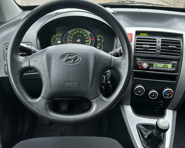 Черный Хендай Туксон, объемом двигателя 2 л и пробегом 136 тыс. км за 8500 $, фото 29 на Automoto.ua