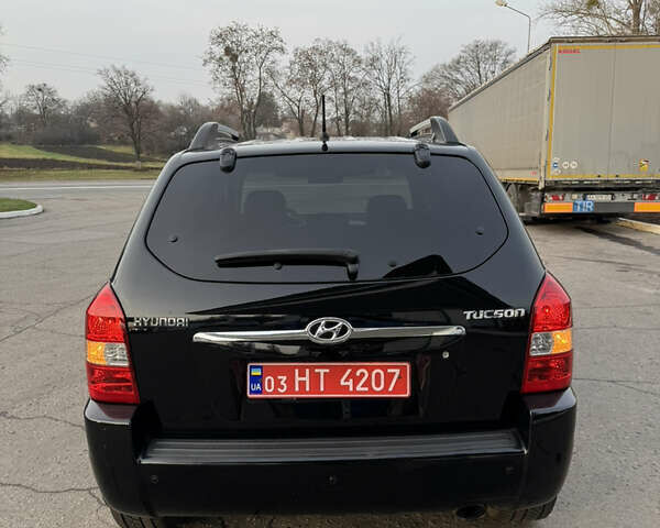 Черный Хендай Туксон, объемом двигателя 2 л и пробегом 210 тыс. км за 7850 $, фото 15 на Automoto.ua