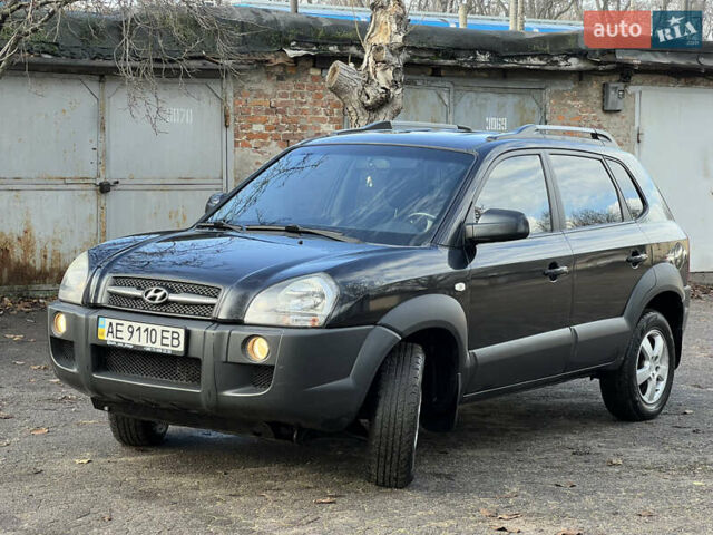 Чорний Хендай Туксон, об'ємом двигуна 2 л та пробігом 240 тис. км за 8500 $, фото 11 на Automoto.ua