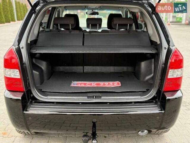 Черный Хендай Туксон, объемом двигателя 1.98 л и пробегом 239 тыс. км за 8700 $, фото 13 на Automoto.ua