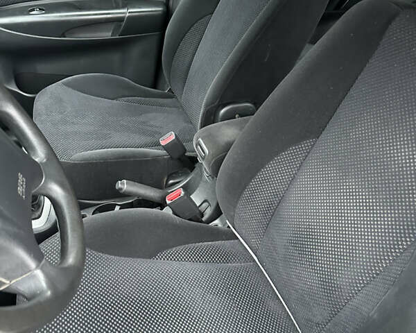 Черный Хендай Туксон, объемом двигателя 2 л и пробегом 136 тыс. км за 8500 $, фото 17 на Automoto.ua