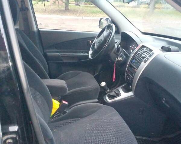 Чорний Хендай Туксон, об'ємом двигуна 2 л та пробігом 225 тис. км за 7850 $, фото 2 на Automoto.ua