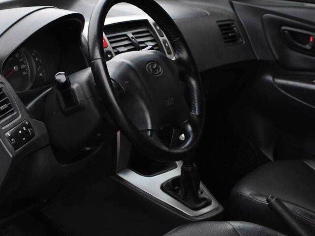 Чорний Хендай Туксон, об'ємом двигуна 2 л та пробігом 204 тис. км за 8650 $, фото 6 на Automoto.ua