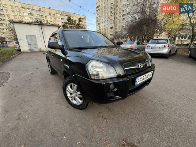 Черный Хендай Туксон, объемом двигателя 1.98 л и пробегом 196 тыс. км за 7999 $, фото 1 на Automoto.ua