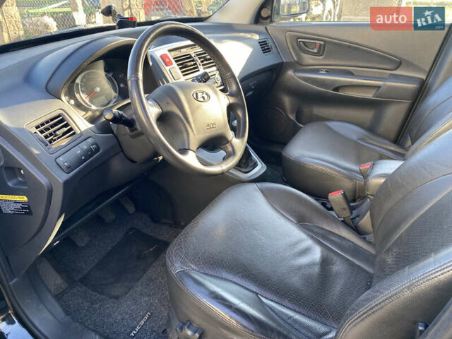 Черный Хендай Туксон, объемом двигателя 2 л и пробегом 149 тыс. км за 8250 $, фото 8 на Automoto.ua