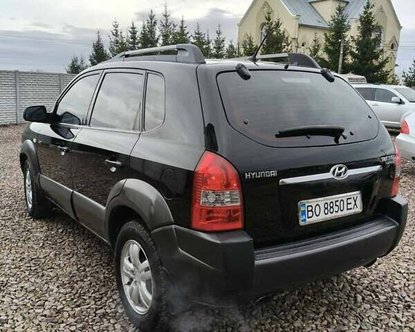 Чорний Хендай Туксон, об'ємом двигуна 2 л та пробігом 185 тис. км за 7499 $, фото 3 на Automoto.ua