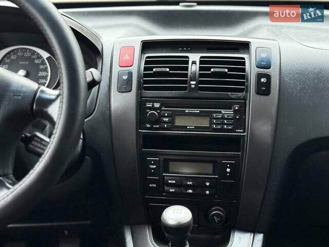 Черный Хендай Туксон, объемом двигателя 1.99 л и пробегом 240 тыс. км за 7200 $, фото 57 на Automoto.ua