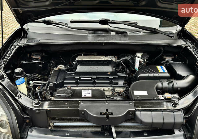 Чорний Хендай Туксон, об'ємом двигуна 2 л та пробігом 182 тис. км за 8299 $, фото 41 на Automoto.ua