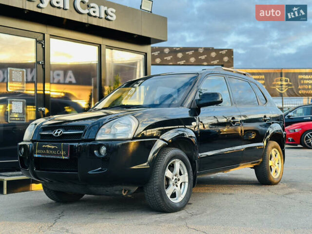 Чорний Хендай Туксон, об'ємом двигуна 2 л та пробігом 186 тис. км за 8300 $, фото 5 на Automoto.ua