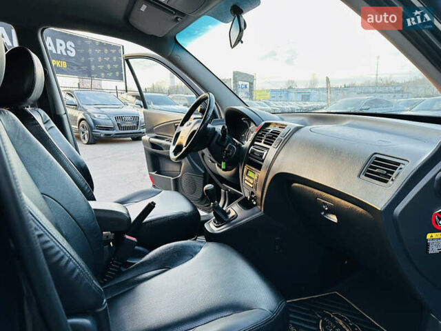 Чорний Хендай Туксон, об'ємом двигуна 2 л та пробігом 186 тис. км за 8300 $, фото 21 на Automoto.ua