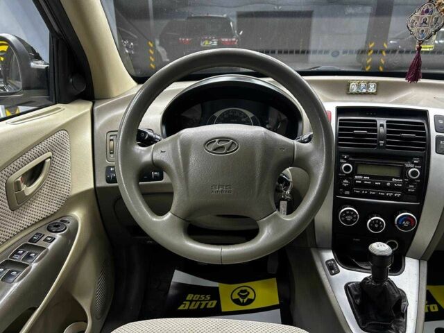 Черный Хендай Туксон, объемом двигателя 2 л и пробегом 224 тыс. км за 7800 $, фото 11 на Automoto.ua