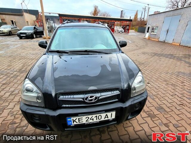 Черный Хендай Туксон, объемом двигателя 2 л и пробегом 223 тыс. км за 7500 $, фото 9 на Automoto.ua