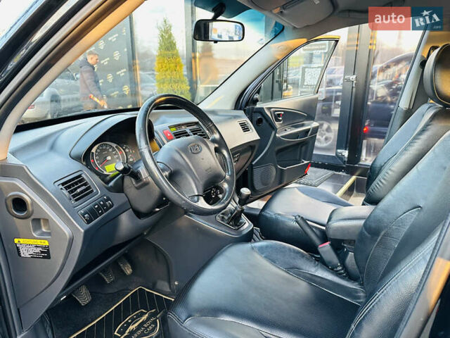 Чорний Хендай Туксон, об'ємом двигуна 2 л та пробігом 186 тис. км за 8300 $, фото 12 на Automoto.ua