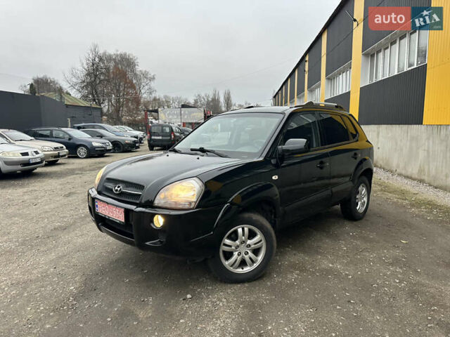 Чорний Хендай Туксон, об'ємом двигуна 2 л та пробігом 243 тис. км за 7999 $, фото 3 на Automoto.ua