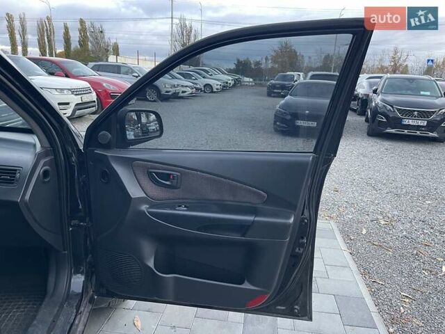 Хендай Туксон 2008 у Києві на Automoto.ua Чорний Хендай Туксон, об'ємом двигуна 2 л та пробігом 110 тис. км за 8750 $, фото 29 на Automoto.ua