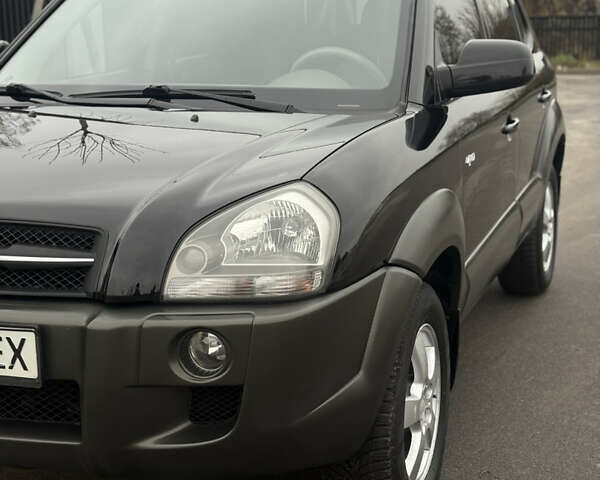 Чорний Хендай Туксон, об'ємом двигуна 2 л та пробігом 107 тис. км за 8500 $, фото 4 на Automoto.ua