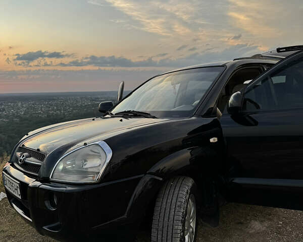 Черный Хендай Туксон, объемом двигателя 2 л и пробегом 323 тыс. км за 9300 $, фото 4 на Automoto.ua