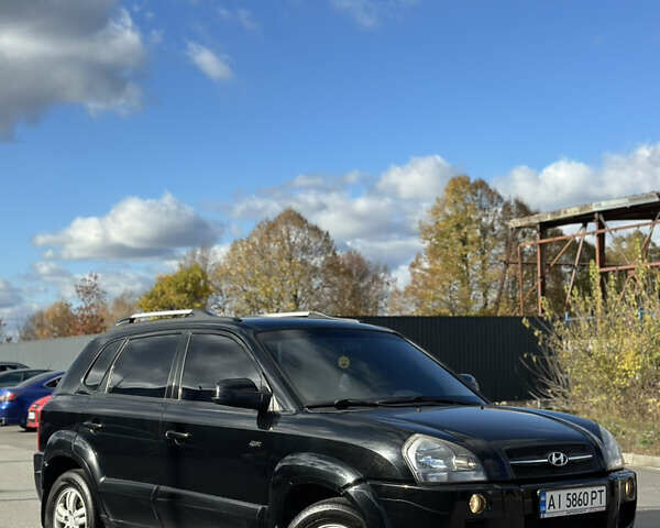 Черный Хендай Туксон, объемом двигателя 2 л и пробегом 300 тыс. км за 8300 $, фото 6 на Automoto.ua