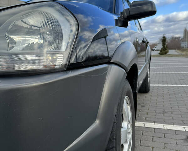Чорний Хендай Туксон, об'ємом двигуна 1.98 л та пробігом 318 тис. км за 7399 $, фото 5 на Automoto.ua
