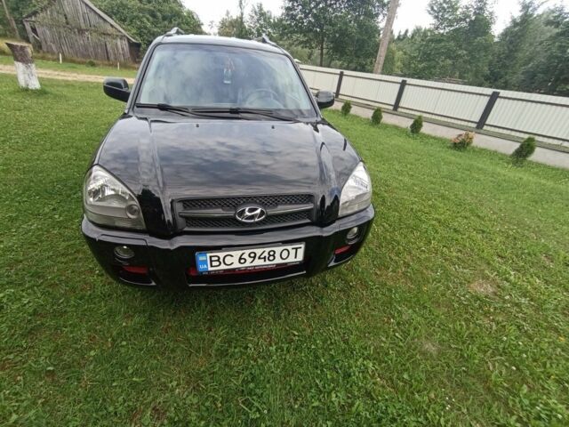 Черный Хендай Туксон, объемом двигателя 2 л и пробегом 220 тыс. км за 8200 $, фото 2 на Automoto.ua
