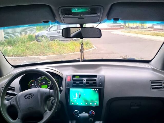 Черный Хендай Туксон, объемом двигателя 2 л и пробегом 152 тыс. км за 7800 $, фото 8 на Automoto.ua