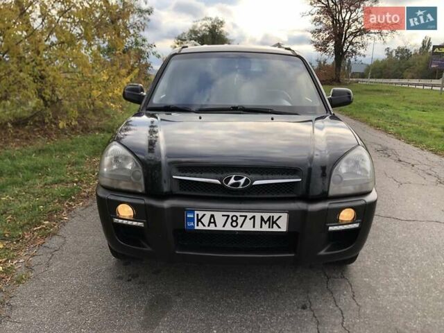 Чорний Хендай Туксон, об'ємом двигуна 1.98 л та пробігом 220 тис. км за 8000 $, фото 1 на Automoto.ua